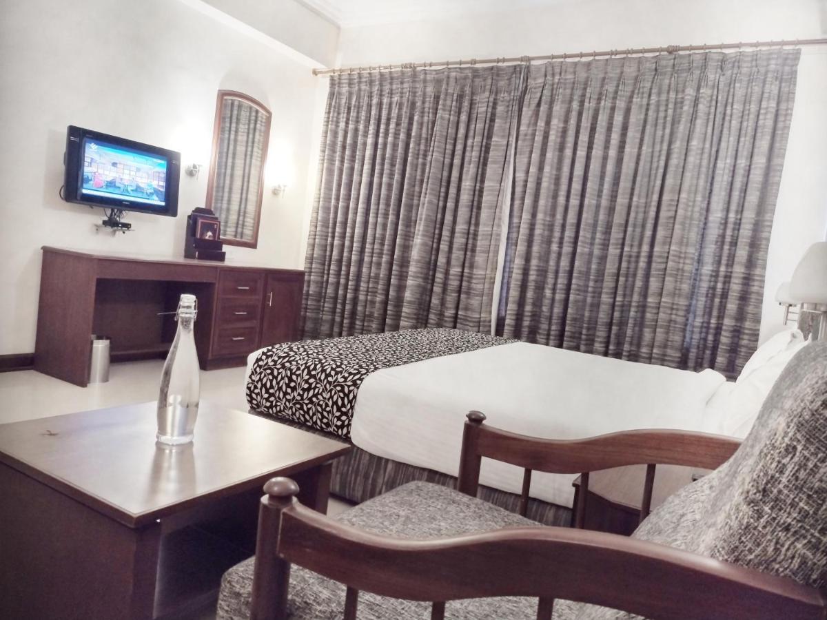Hotel Elite Palazzo Kochi Extérieur photo